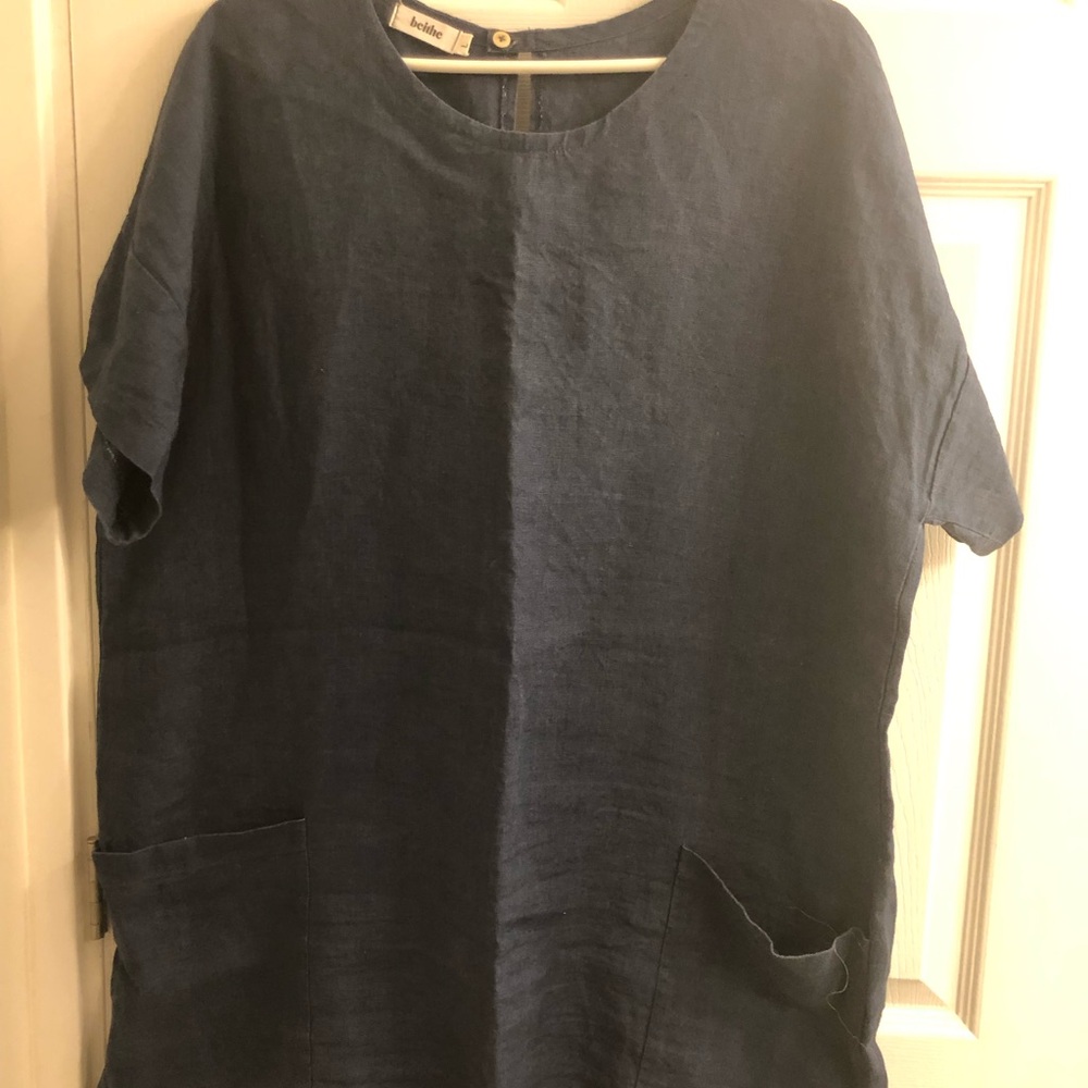 Navy linen tunic by Beithe Clothing